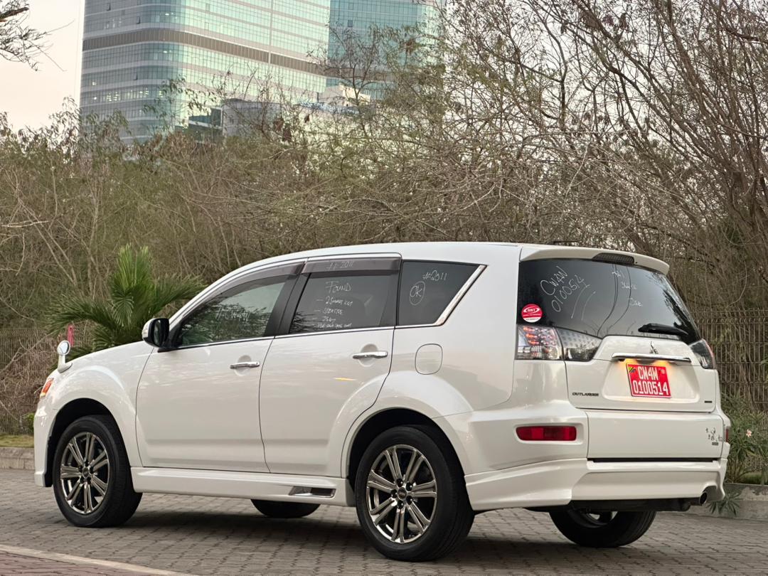 MITSUBISHI OUTLANDER ROADEST thumbnail 3